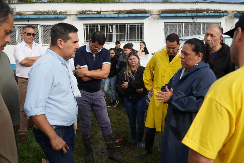 El Gobierno brinda asistencia a las familias evacuadas en Esquina