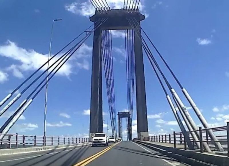 Rescataron a un nene de 11 años que caminaba solo sobre el puente Chaco Corrientes