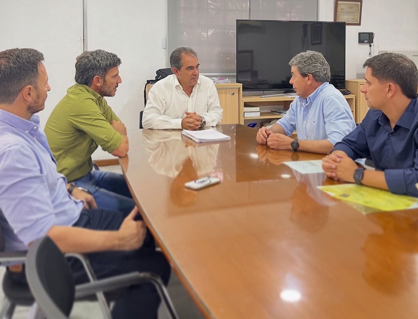 ICAA entregó certificación ambiental a cantera y ganadera